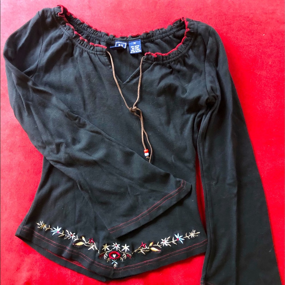 Derek Heart long sleeve shirt size M with beautiful embroidery